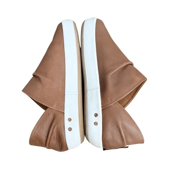 Beek Jay Slip On Leather Tan Sneaker - Picture 8 of 9